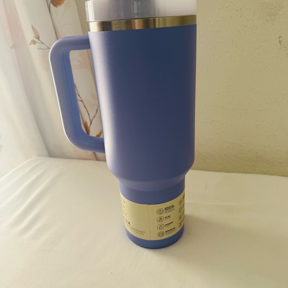 Stanley New The Flowstate Quencher H2.0 Tumbler 40-oz Hydrangea Lilac Hot/Cold - Picture 3 of 6